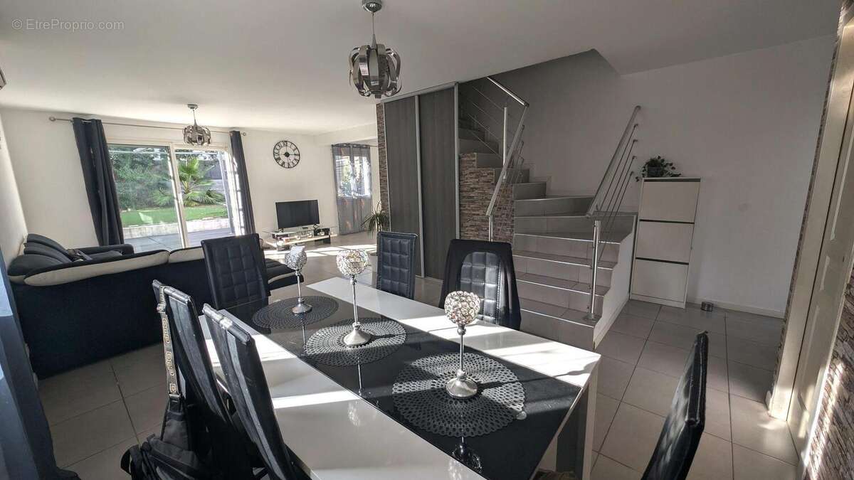 Maison à SAINT-MATHIEU-DE-TREVIERS