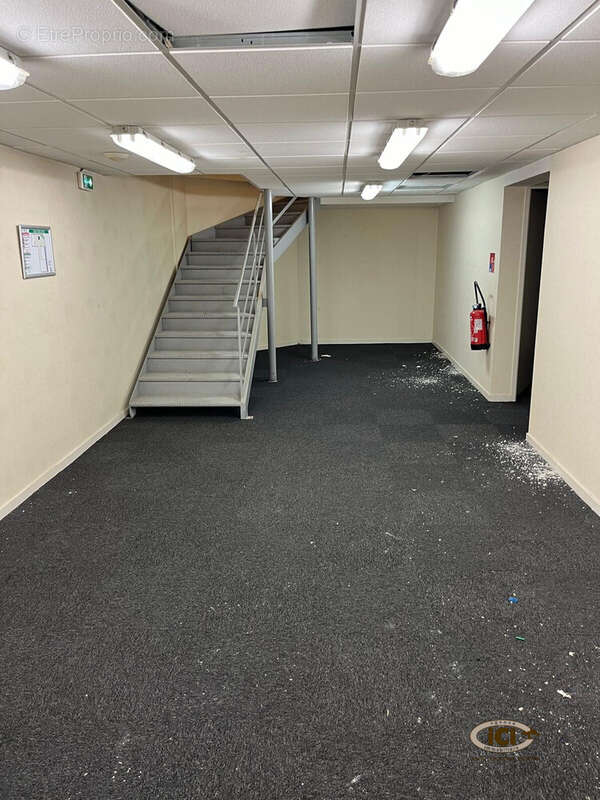 Commerce à VILLE-LA-GRAND