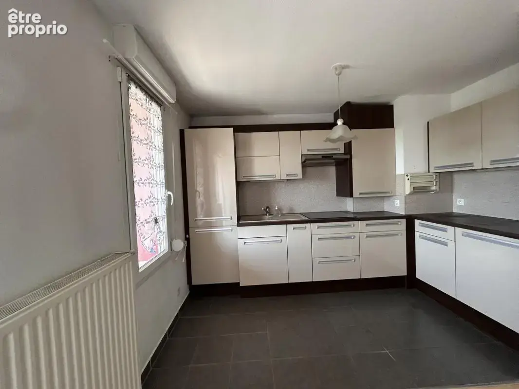 F3 de 60 m2 + une cave + 2 places de parking à PFASTATT (68120) - photo 2