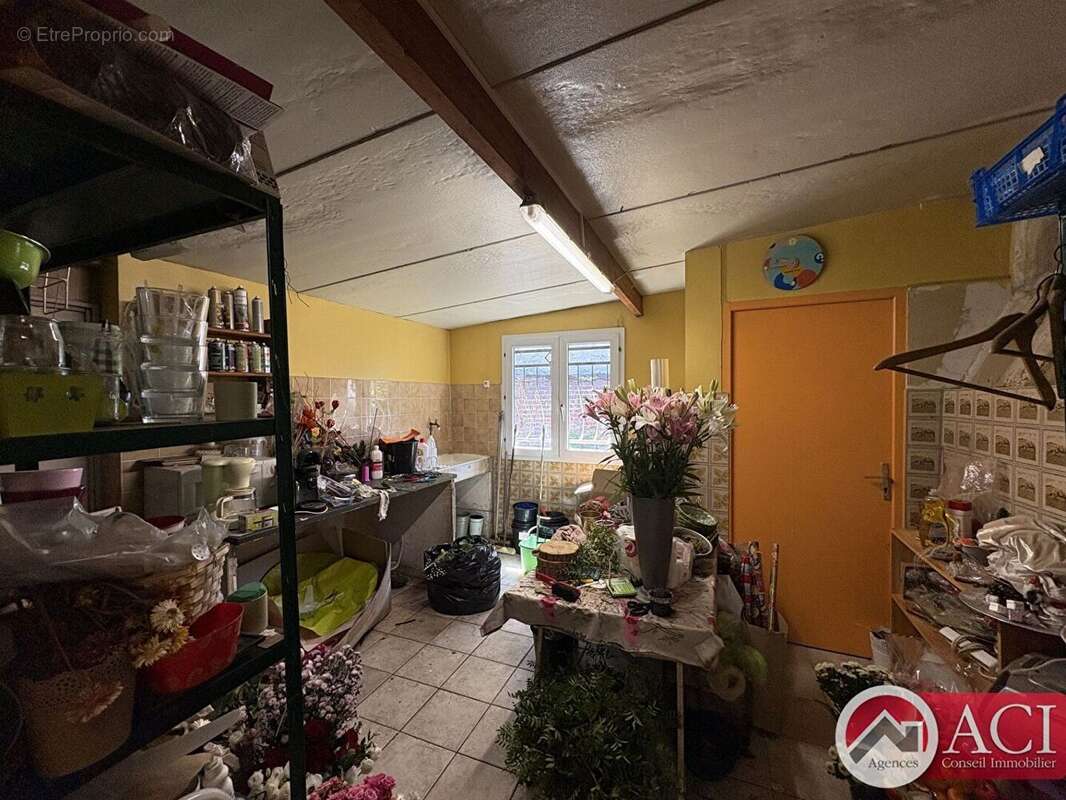 Local commercial proche N1 - photo 4