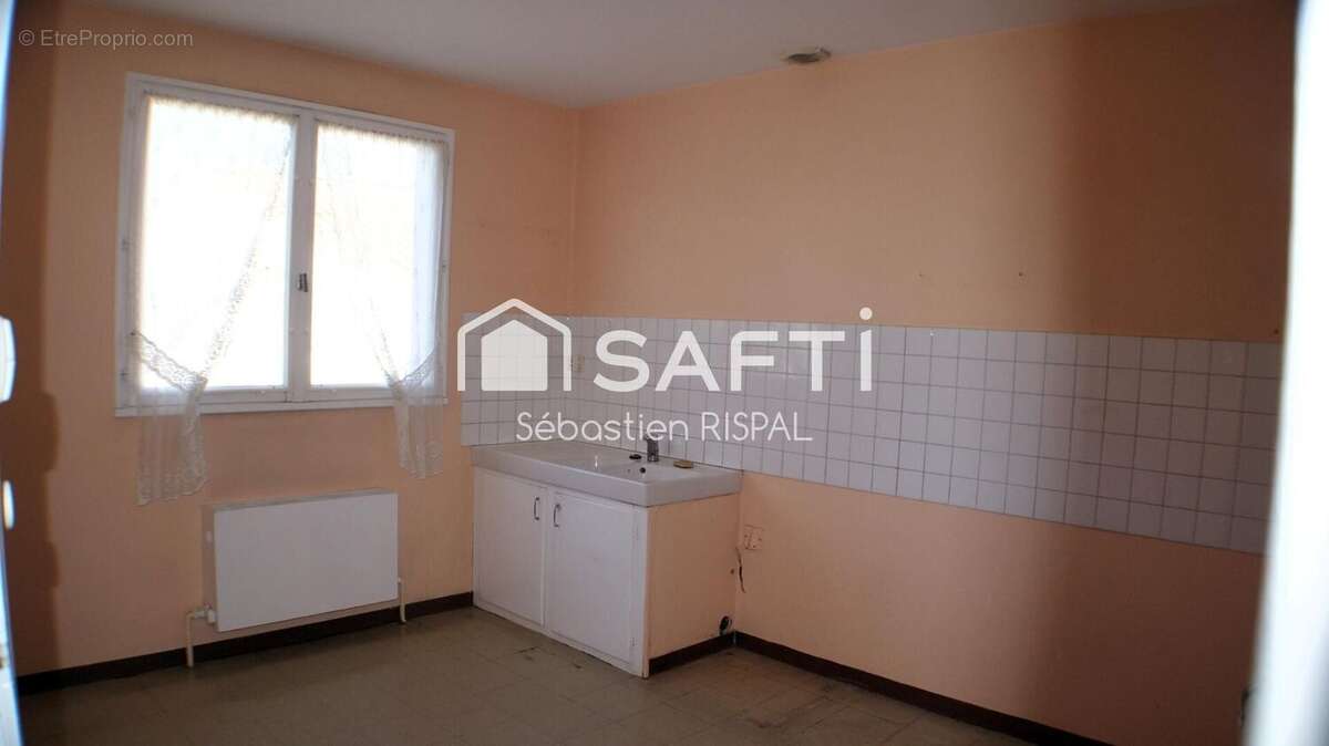 Maison 86 m² à Cheffois  - photo 4