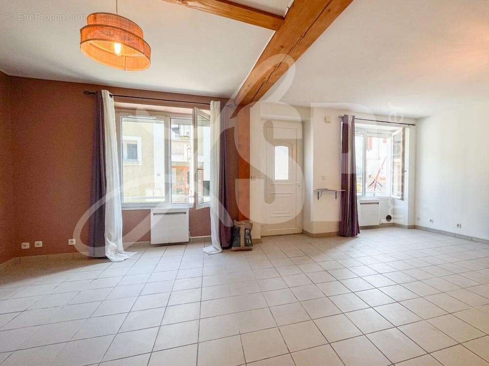 Appartement T3 dans maison de village - Appartement à SERRE-NERPOL