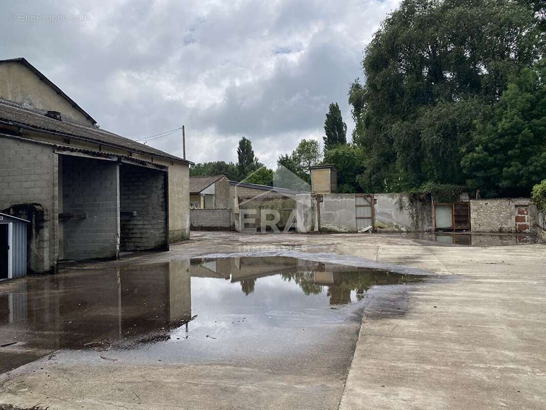 Autre à SAINT-JEAN-D'ANGELY
