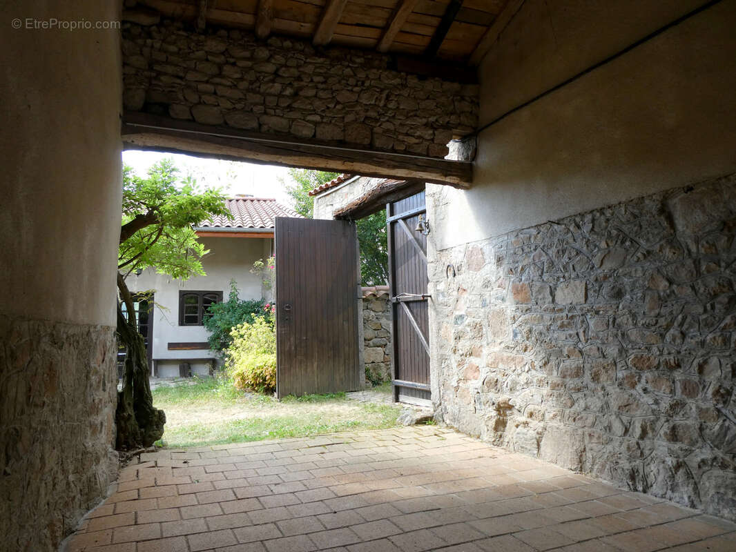 Maison à BRULLIOLES