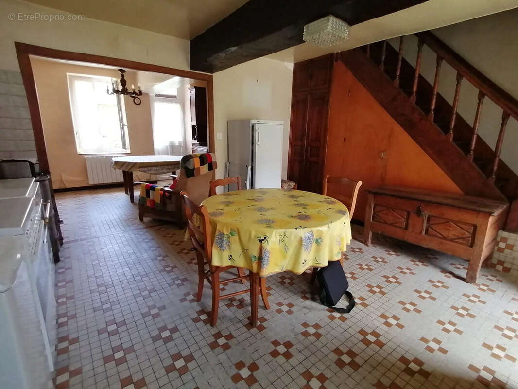 Maison à SAINT-SULPICE-LES-FEUILLES