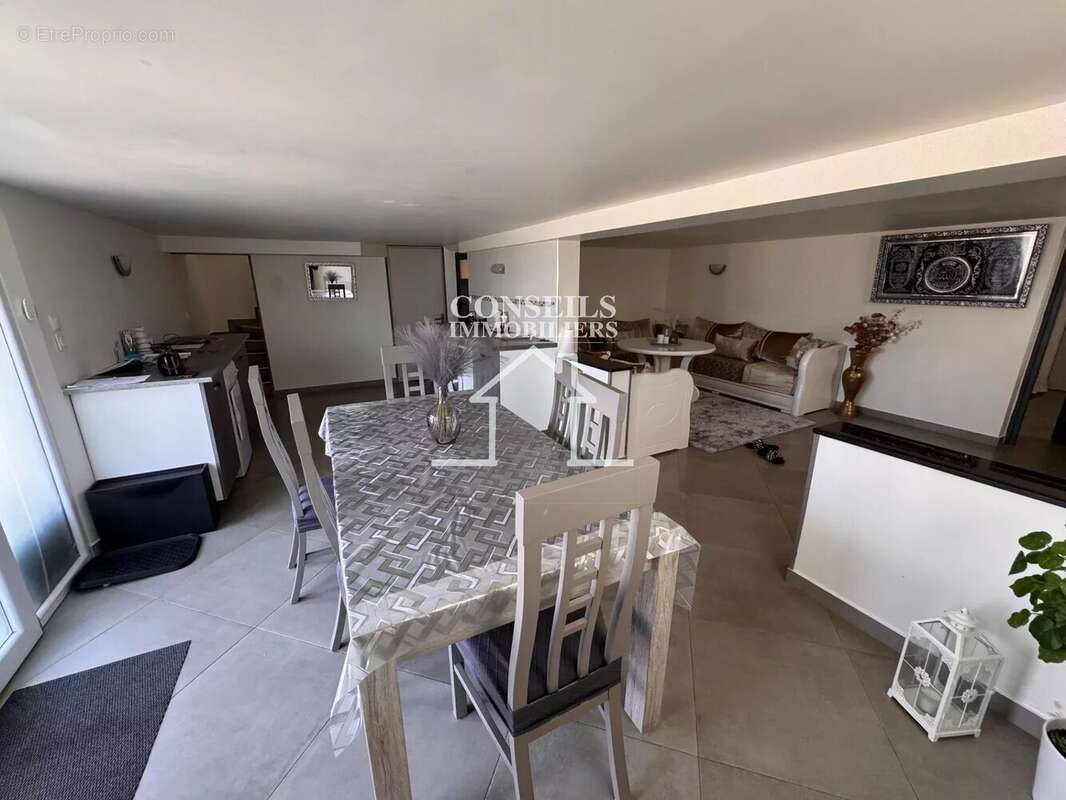 Maison à VILLENEUVE-SUR-YONNE