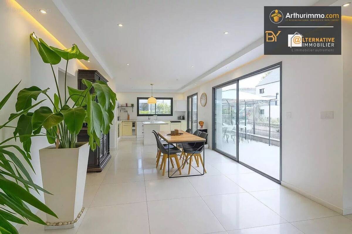 Maison à SAINT-ERBLON