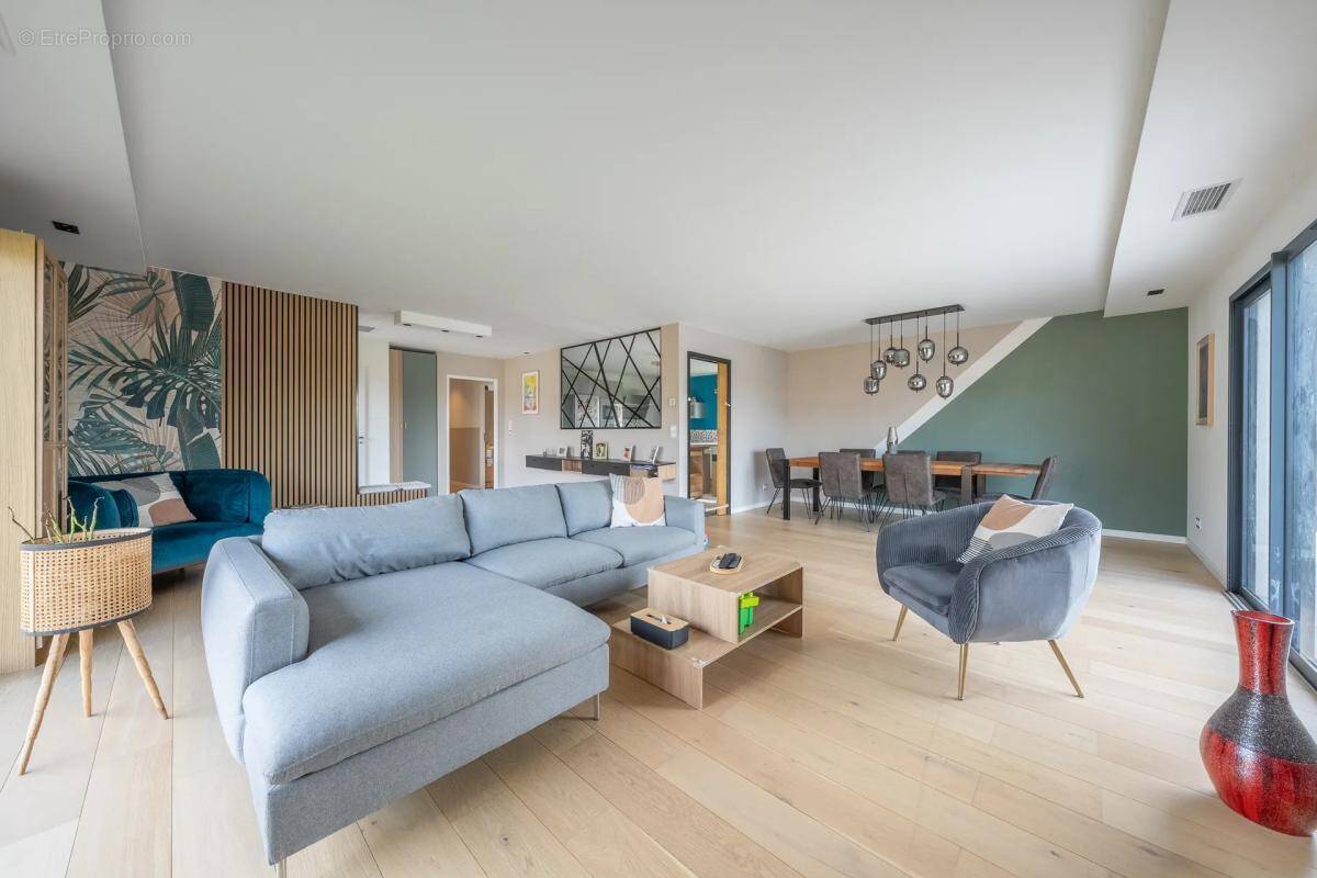 Maison à AMBARES-ET-LAGRAVE