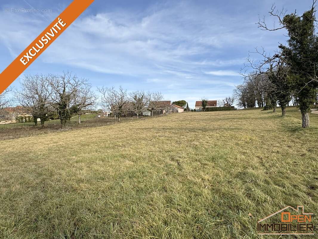 Terrain à NADAILLAC-DE-ROUGE