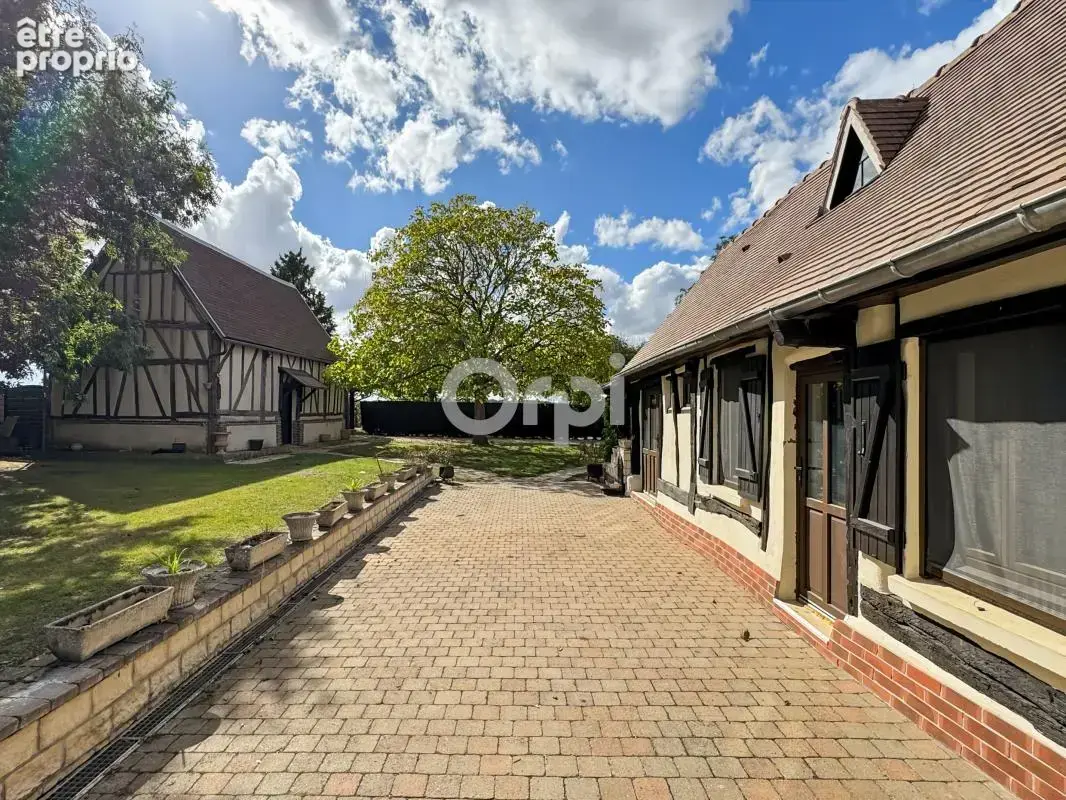 Fermette normande avec double garage, carport et dépendance - photo 2