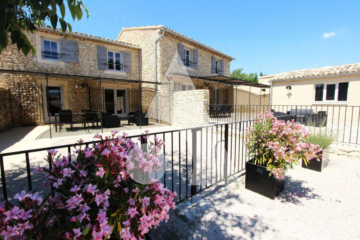 Maison à GORDES