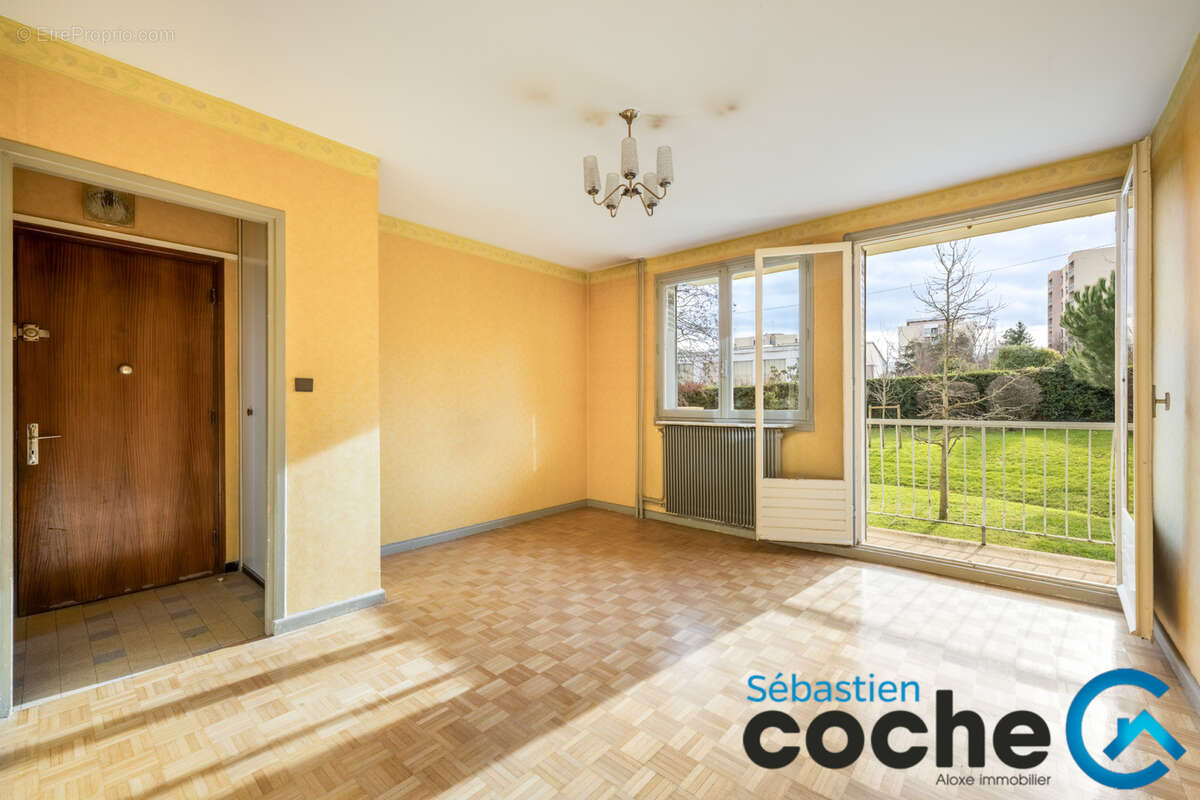 Appartement à SAINT-GENIS-LAVAL