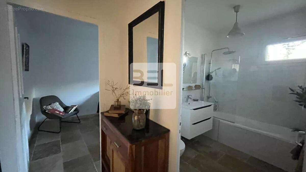 Maison à LAUDUN-L&#039;ARDOISE