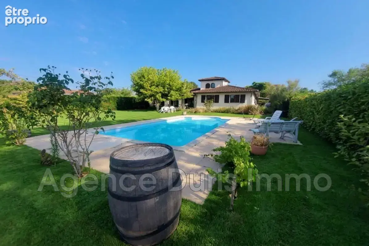 Maison 7 pièces 154 m² à vendre à Le Taillan-Medoc (33320) - photo 1
