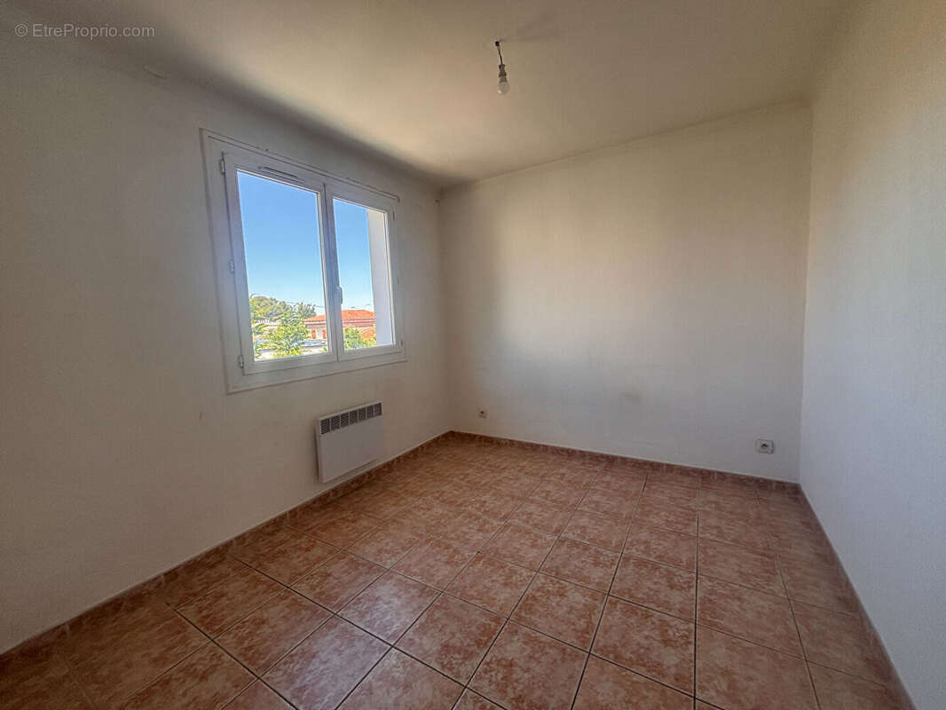 A vendre - type 3 bis avec exterieur et 2 parkings - châteauneuf - photo 5