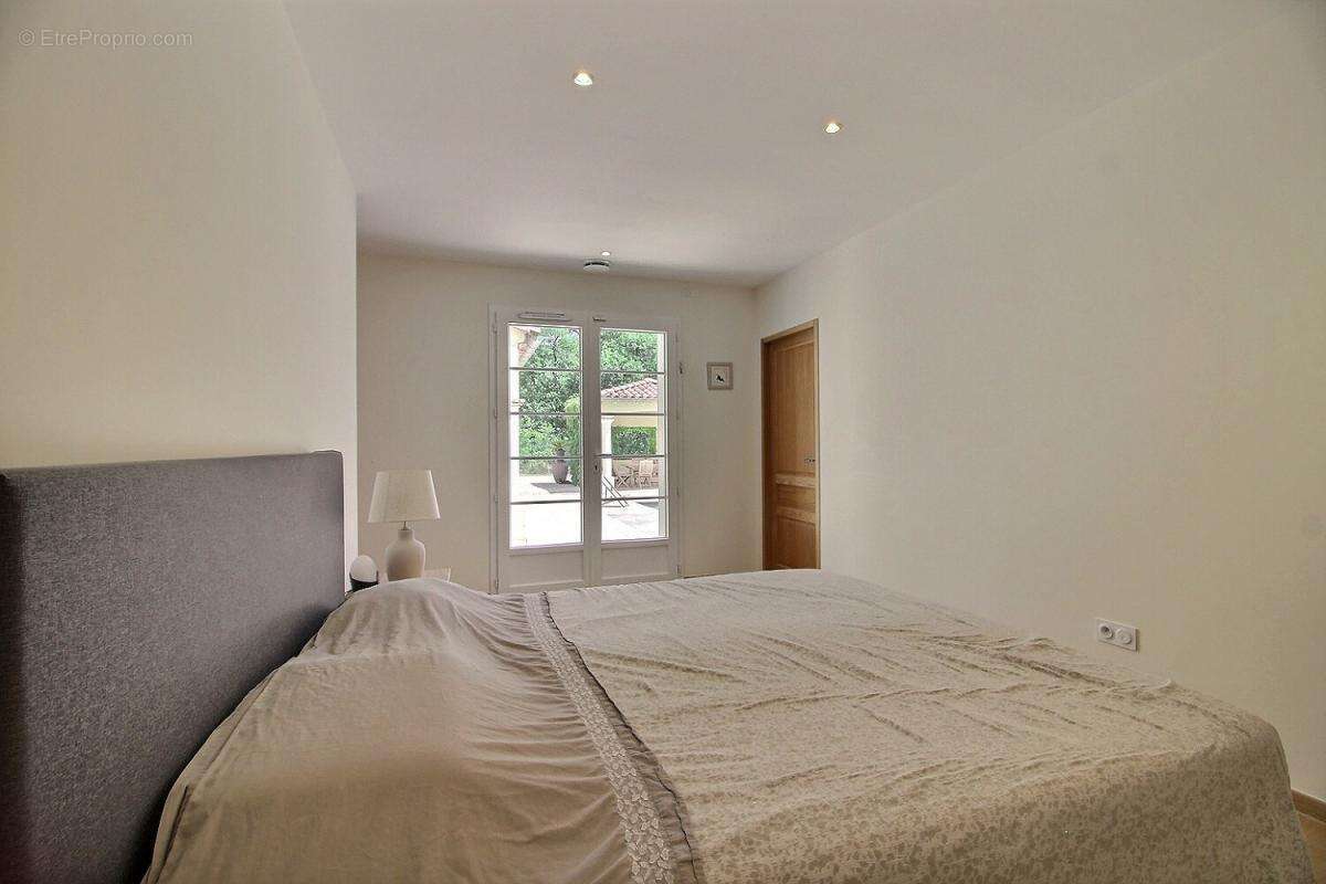 Maison à L&#039;ISLE-SUR-LA-SORGUE