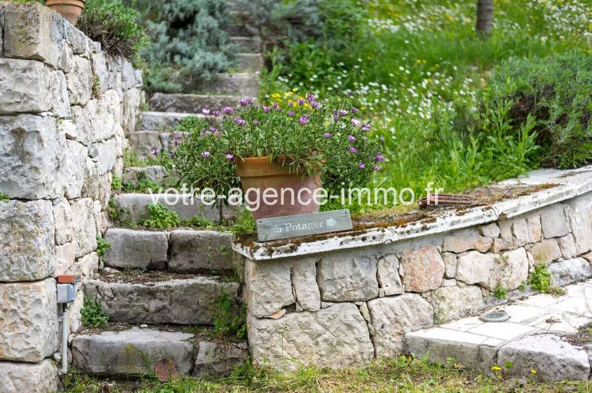 Peille, belle maison 105m² + garage 30m² Piscine + dépendance - photo 30