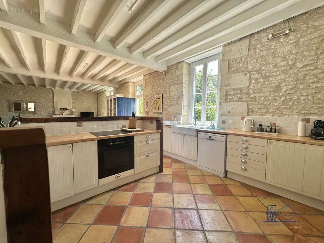 Maison 211 m² à Mortagne-Sur-Gironde  - photo 2
