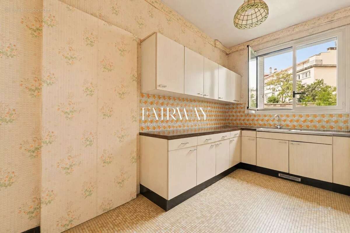 Appartement à NEUILLY-SUR-SEINE