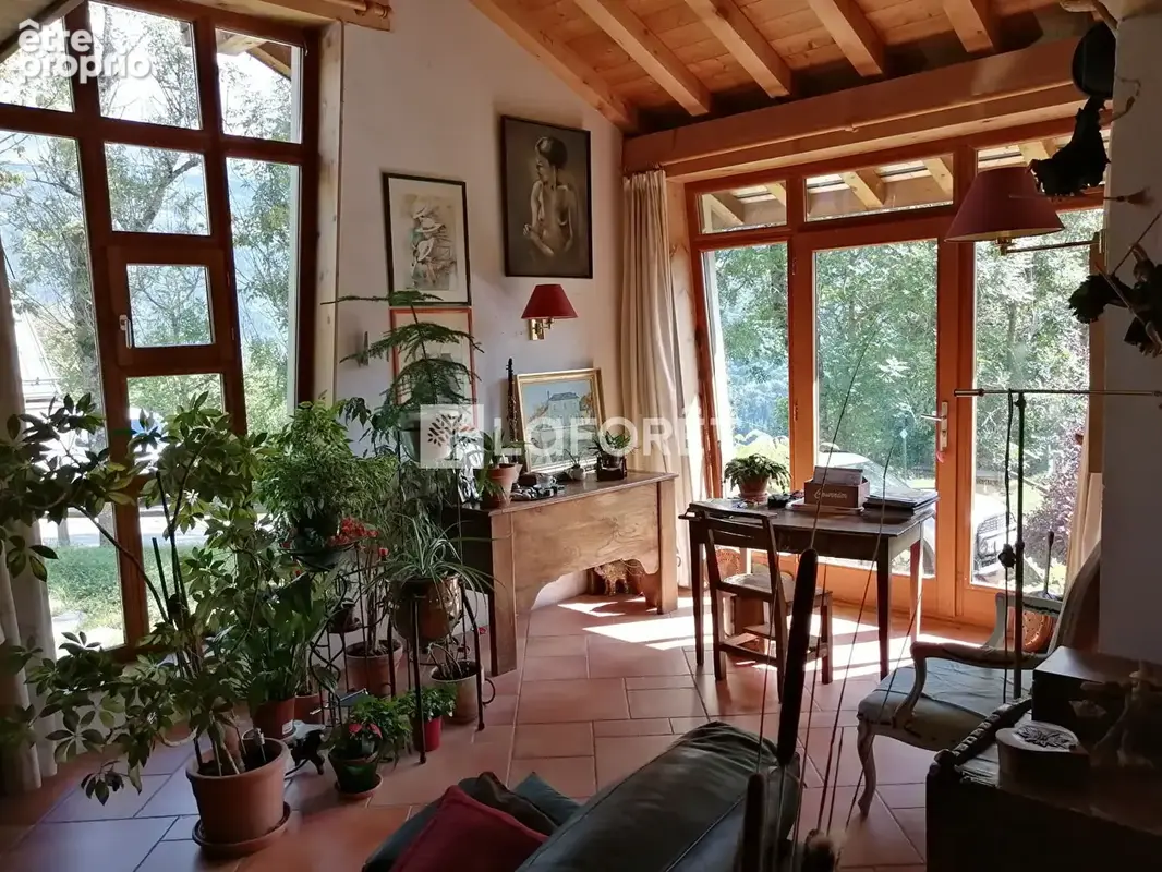 Maison à LES CHAPELLES