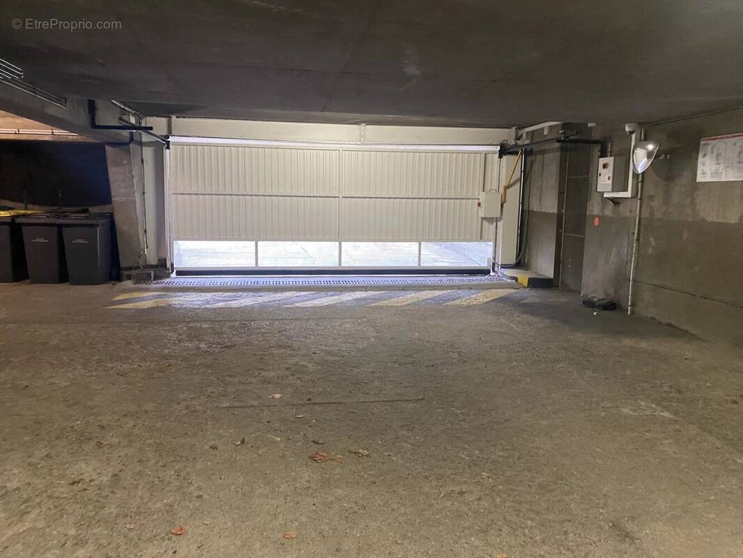 Parking à NEUILLY-SUR-SEINE