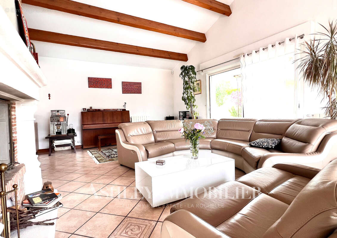 Exclusivité - à vendre 10 min de la rochelle  - maison familiale  5 chambres avec piscine et jardin2 - photo 8