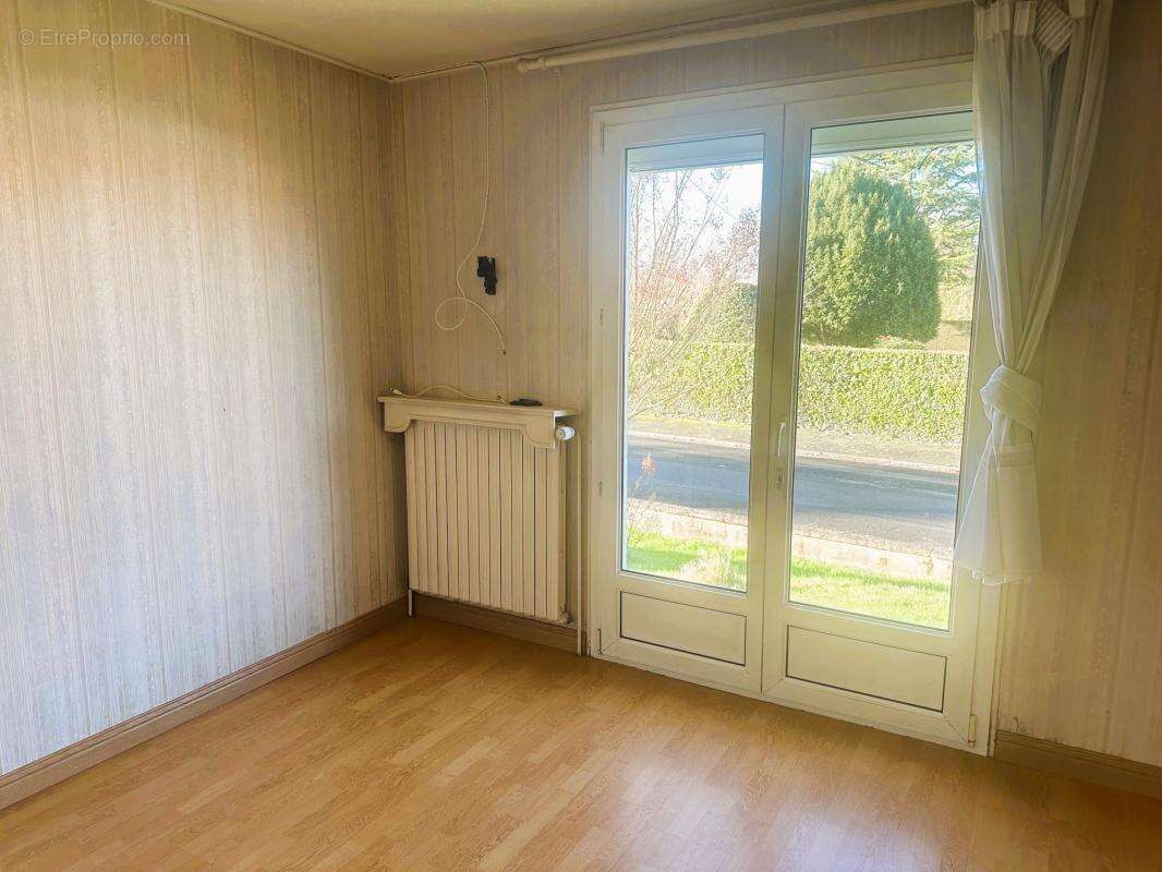 Maison à SAINT-MACAIRE-EN-MAUGES