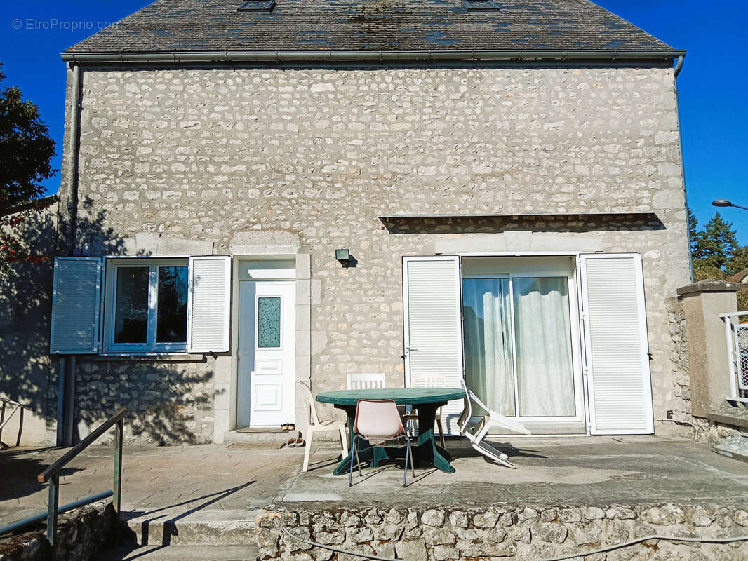 Maison à YMONVILLE