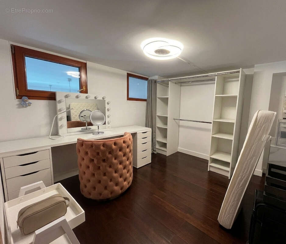 HIDRI IMMO PLUS vous propose un loft d'architecte 4 pièces avec clim réversible et parking loué à La Tronche - photo 10