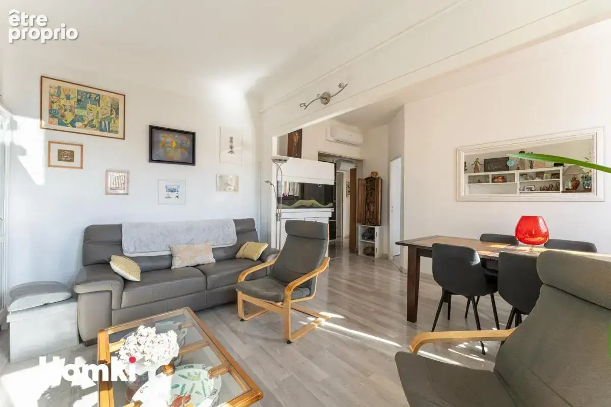 Appartement T4 de 80 m² à Marseille 13007, Avenue de la Corse - photo 2