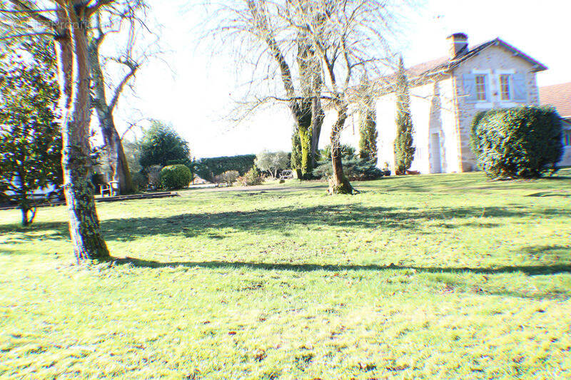 Maison à UCHACQ-ET-PARENTIS