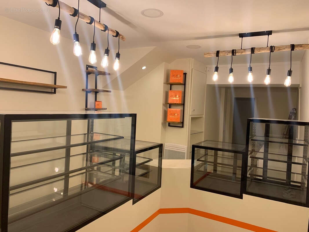 Commerce à FONTAINEBLEAU