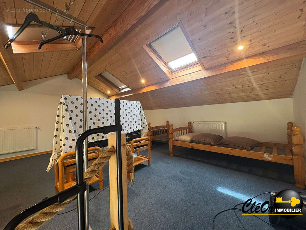 Maison 140 m² à Montpont-En-Bresse  - photo 6