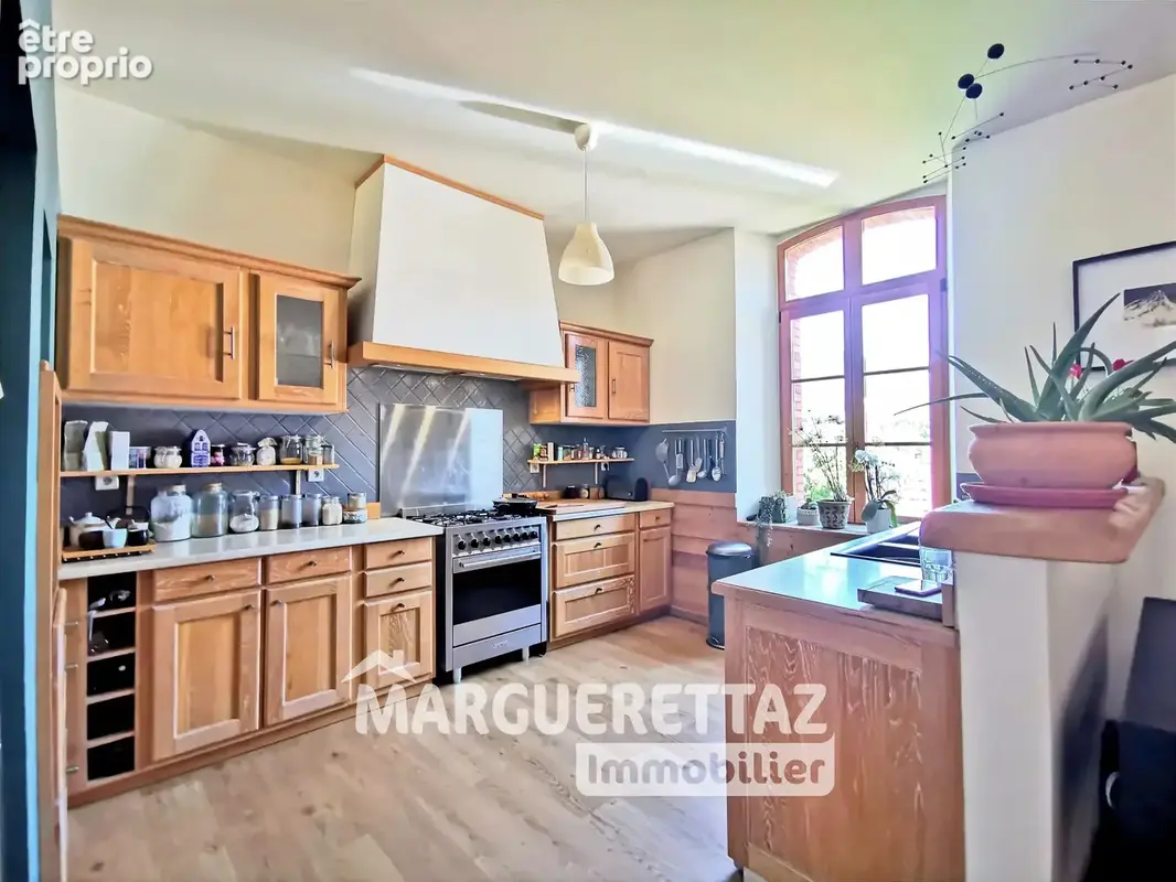 Ancienne fruitière d'exception - intégralement rénovée - 150 m² habitables - 4 chambres - vaste dépendance - terrain plat constr - photo 6
