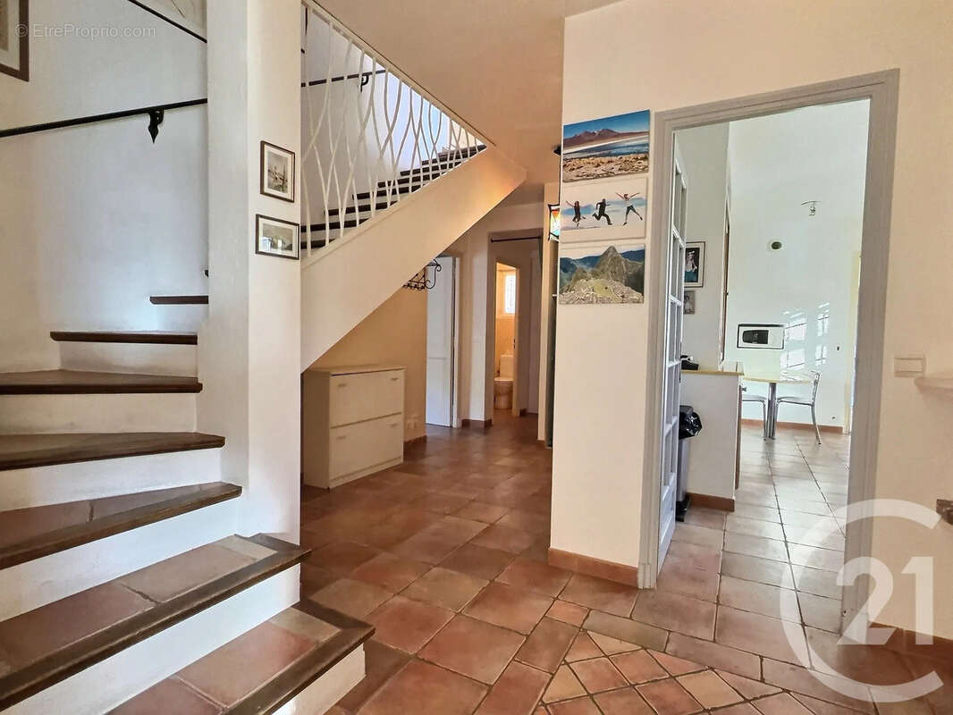 Maison à CHATEAUNEUF-GRASSE