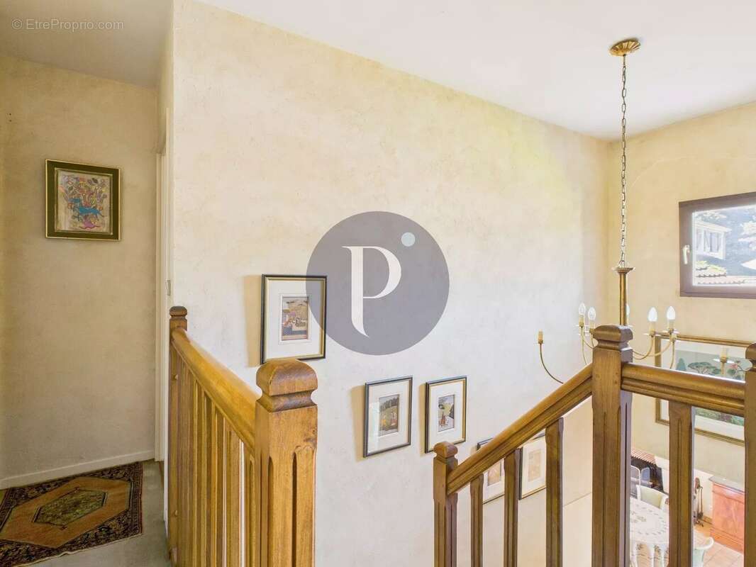 Maison à VERRIERES-LE-BUISSON