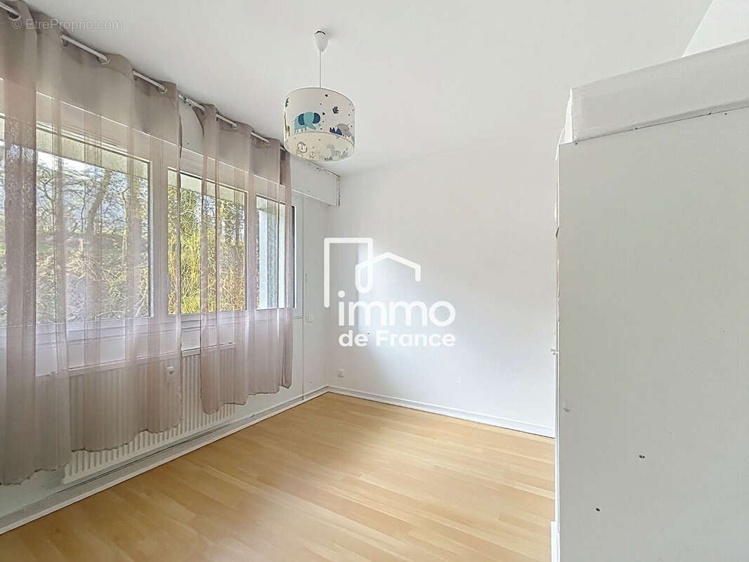 T4 de 92m² avec terrasse vue Mont-Blanc - Gex - photo 7