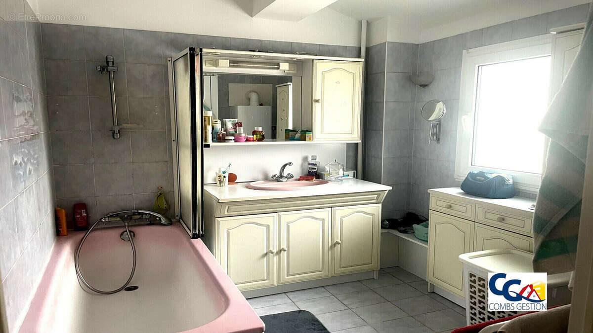 Maison à COMBS-LA-VILLE