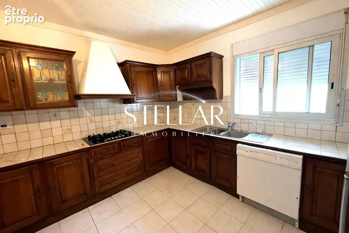Maison 9 pièces 233 m² à vendre à Sainte-Marie (97438) - photo 5