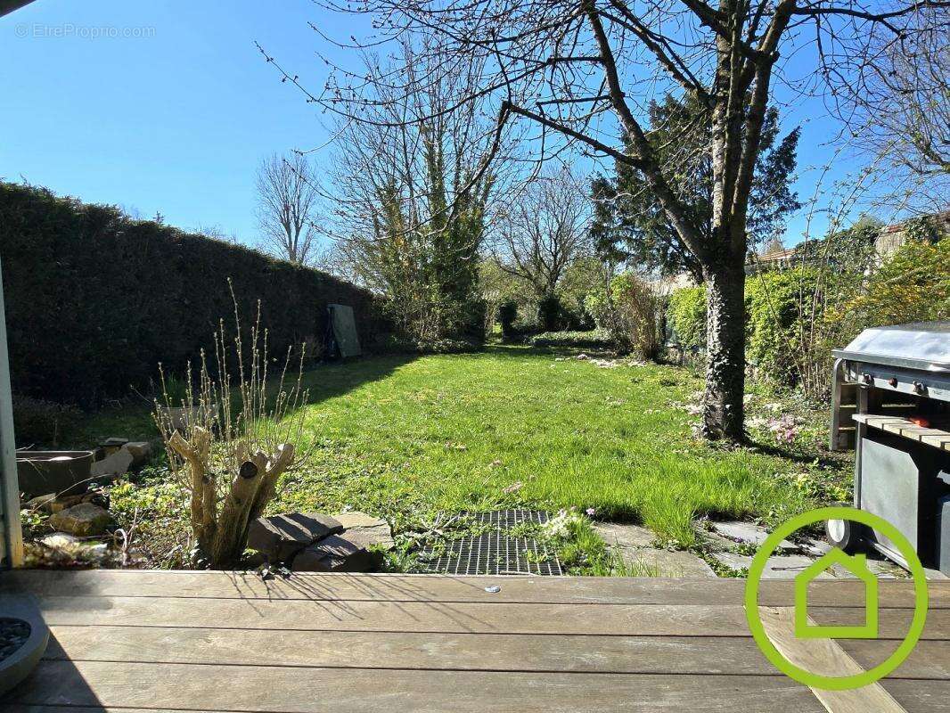 Maison à LA CHAPELLE-D'ARMENTIERES