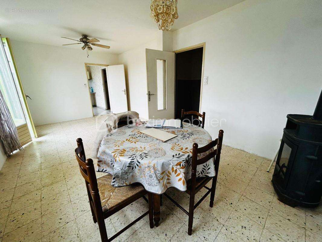 Maison à CREISSELS
