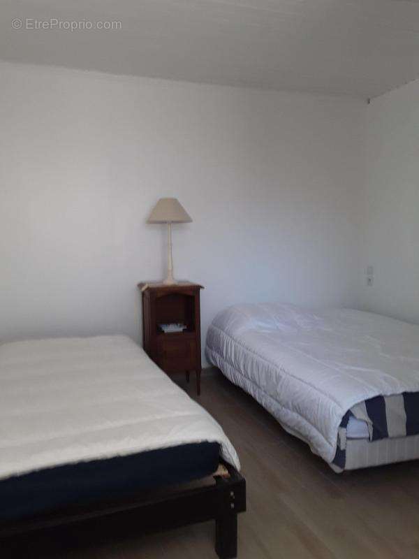 Jolie petite maison située à 840m du front de mer (plage  port Giraud).De 34,5m2 - photo 5