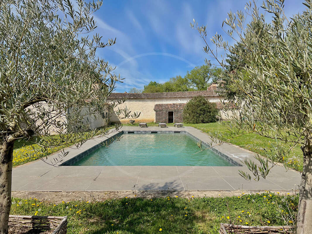 Maison à LAMOTHE-MONTRAVEL