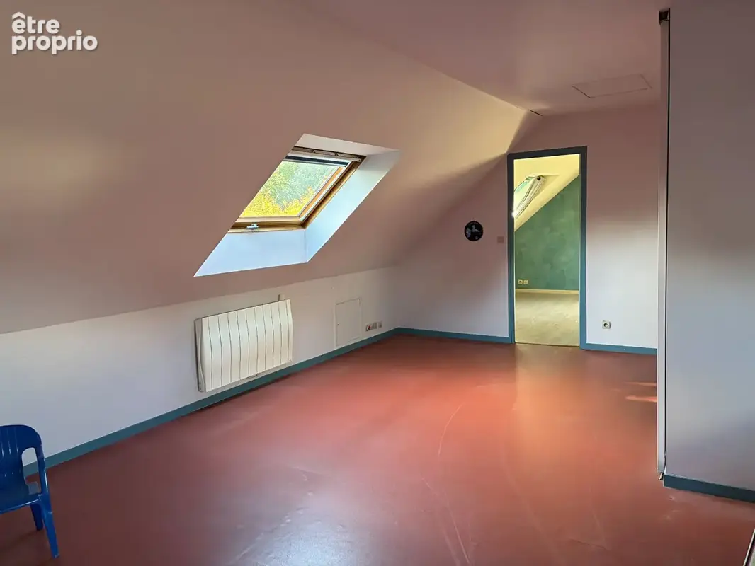 HAUT BUC  Maison individuelle 5 chambres (3 de plain-pied) garage et jardin roseraie - photo 11
