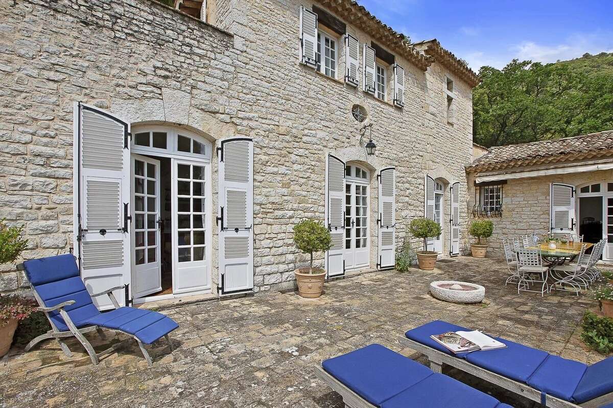 Maison à TOURRETTES-SUR-LOUP