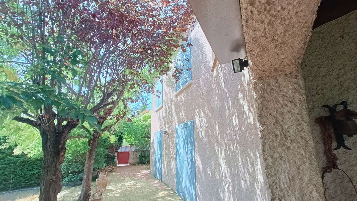 Maison  provençale Millau 7 pièces avec terrain proche centre ville 192m2 - photo 2