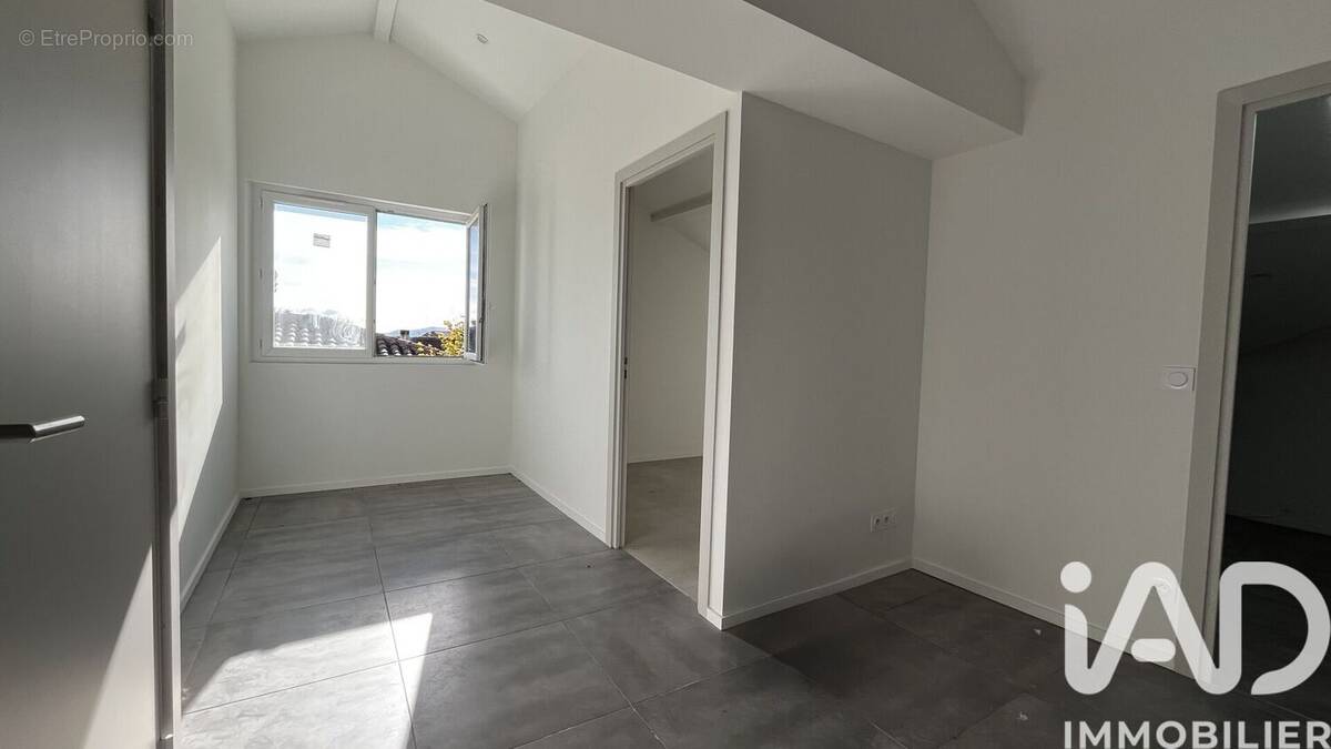 Photo 1 - Appartement à MARSEILLE-12E