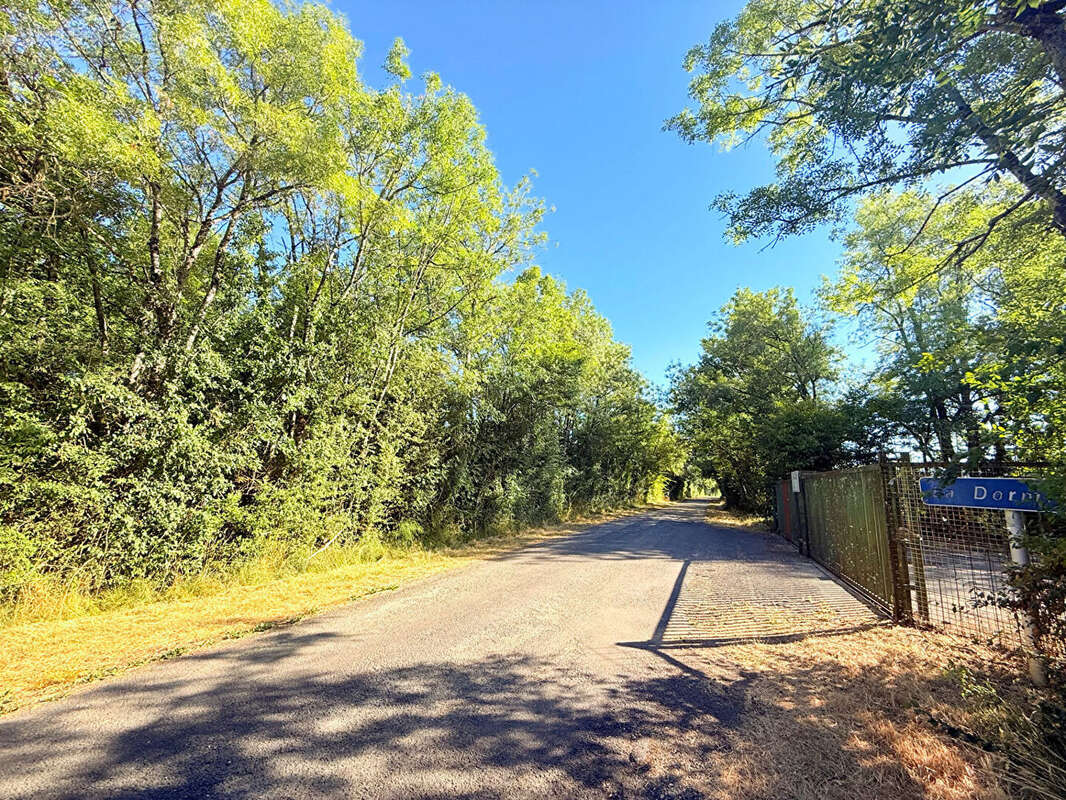 Terrain à ROCHES-PREMARIE-ANDILLE