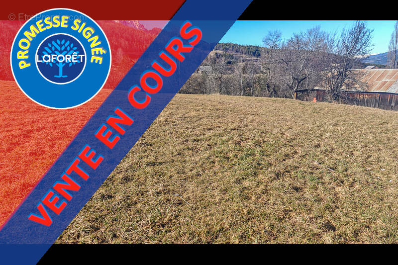 Terrain à CROTS
