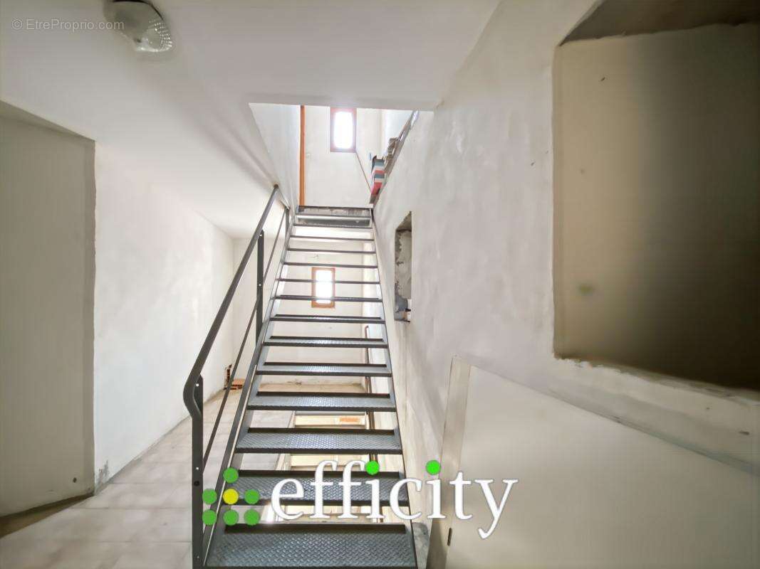 Appartement 350 m² à Ales  - photo 10
